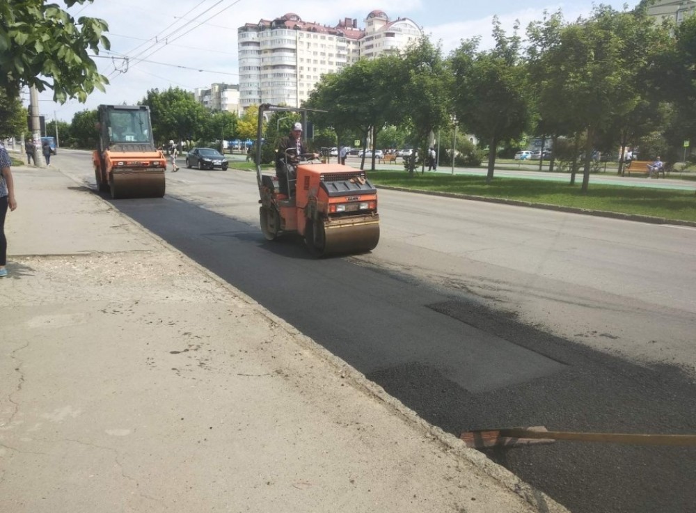 Important pentru șoferi și pietoni: Continuă lucrările de plombare a străzilor din capitală. Ce drumuri sunt reparate astăzi, 15 iulie